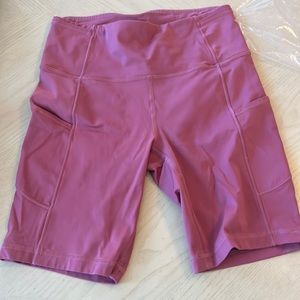Sz 6 shorts lulu lemon worn cond
